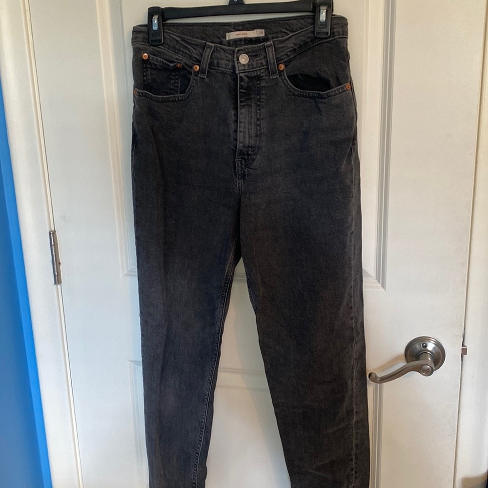 Levi mom jeans size 28